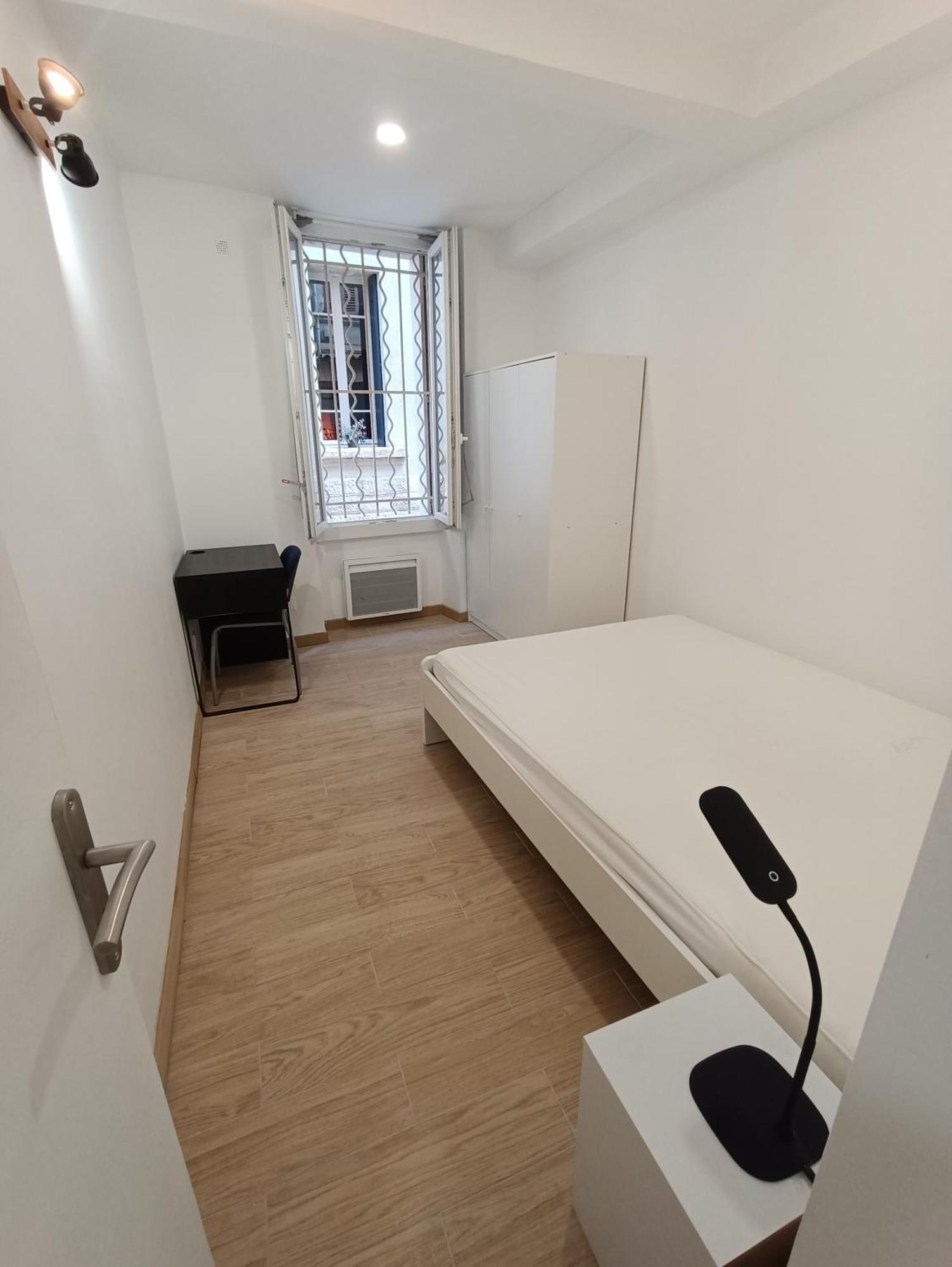 T3 Renove Avec Cour, Intra Muros Avignon Exterior photo