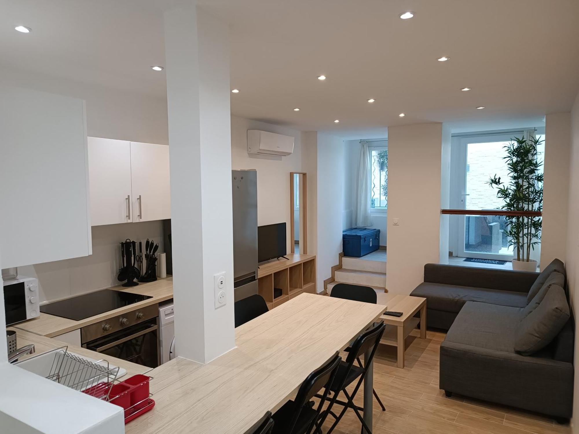 T3 Renove Avec Cour, Intra Muros Avignon Exterior photo
