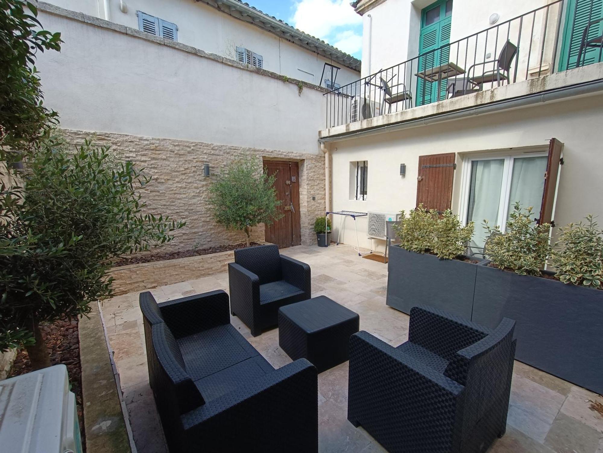 T3 Renove Avec Cour, Intra Muros Avignon Exterior photo